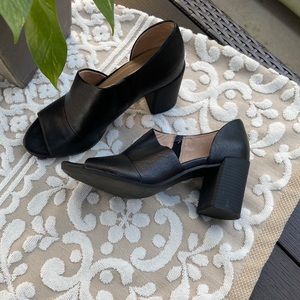 Beautiful black heel shoes great feet